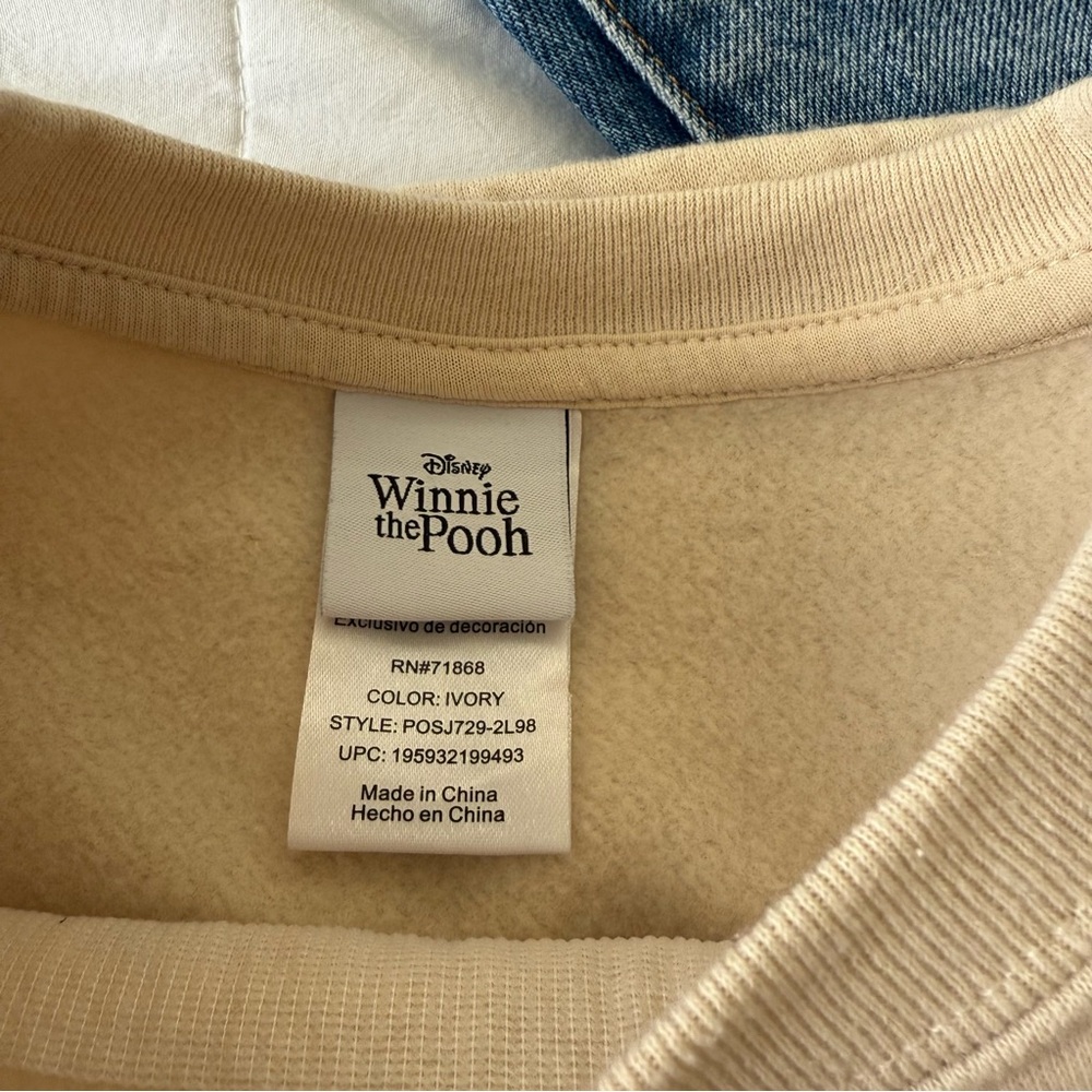 Disney Womens Winnie The Pooh Cream Sweatshirt Size Small Crewneck‎ Soft Cozy - Picture 2 of 6